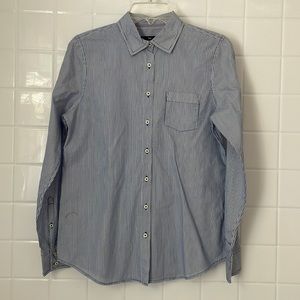 Gap long sleeves, buttons downs shirt, size M. Striped blue and white.